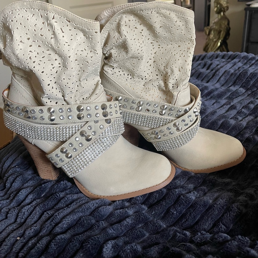 Not Rated Cream Western Heeled Boots with Rhinestone Accents
